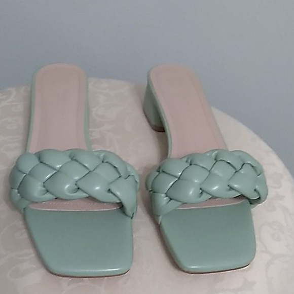 Open toe low heel mint color - Picture 2 of 3